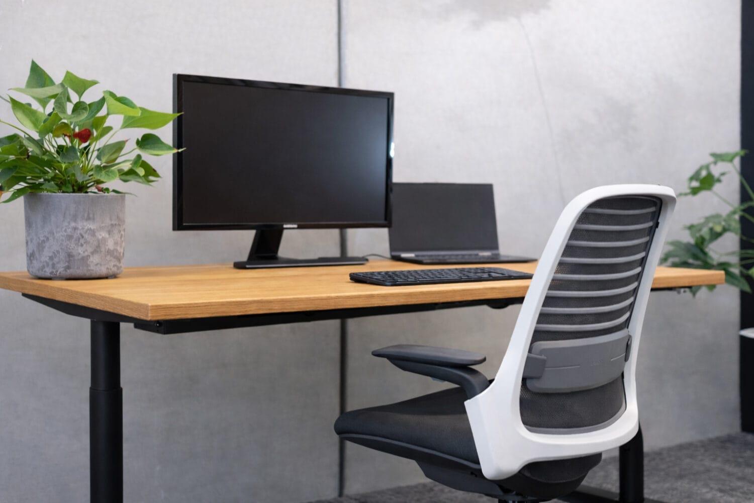 oak-desk-chair-round-black