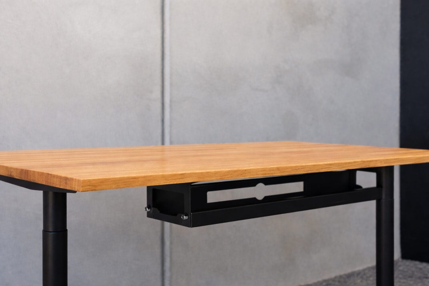 oak-rear-round-black